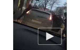 В Уфе таксист снял на видео нападение на водителя иномарки