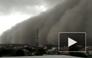 Видео: Огромная песчаная буря накрыла город на севере Индии