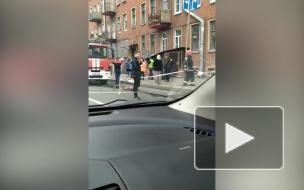 В доме на Лесном проспекте демонтировали аварийный балкон