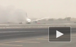 Момент взрыва пассажирского самолета в Дубае чудом попал на видео