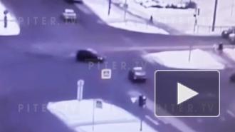 Невнимательный водитель на перекрестке Луначарского и Светлановского спровоцировал ДТП