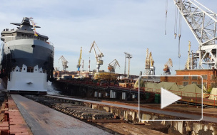 В Петербурге боевой ледокол "Иван Папанин" спустили на воду 