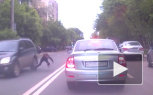 Ужасающее видео из Самары: школьник угодил под колеса авто
