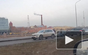 Массовая авария на Пироговской набережной полностью перекрыла движение по одной из полос