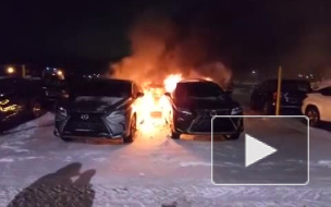В элитном автомобильном салоне Екатеринбурга сгорели 6 "Лексусов"