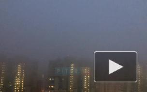 В воскресенье утренний Петербург окутал густой туман 