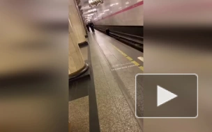 На станции "Автово" от работников метро по рельсам убегал пассажир