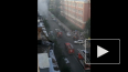 Пожар на Кавалергардской 20: жильцам помогают спуститься ...