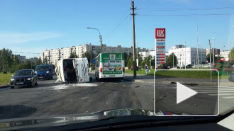 На Солидарности Mitsubishi перевернул маршрутку. Есть погибшие и пострадавшие - очевидцы