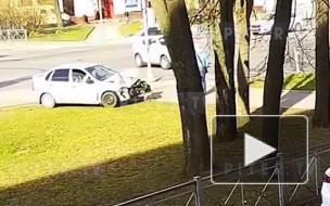 На перекрестке Веры Слуцкой и Ленина столкнулись два авто