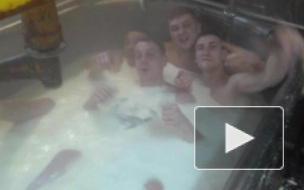 Купание в молоке в Омске: фото доводят завод до банкротства, директор включает фантазию, чтобы избежать беды