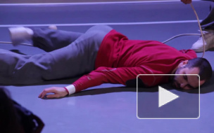 "Постмодернистские фрики" изгалялись друг над другом на сцене: необычный цирк показали в Петербурге