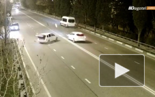 Жуткое видео из Сочи: Водитель - нарушитель вылетел через окно авто во время ДТП