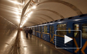 Пассажир метро пожаловался на удар током в поезде, он госпитализирован