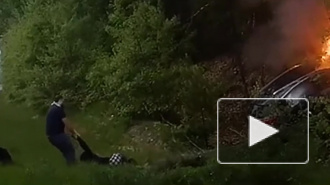 Герой с риском для жизни спас людей из горящего автомобиля