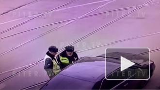 На видео попало задержание водителя авто на углу Садовой и Инженерной