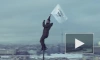 Руфер забрался на шпиль Дома офицеров с олимпийским флагом сборной России