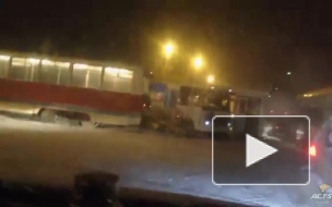 Столкновение трамвая, маршрутки и автобус‍а было заснято очевидцами 