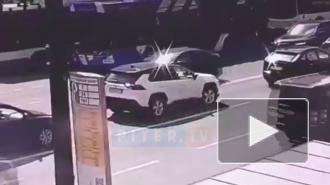 На Невском проспекте загорелся троллейбус