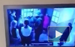 В Улан-Удэ полковник Росгвардии попытался заставить официантку съесть деньги
