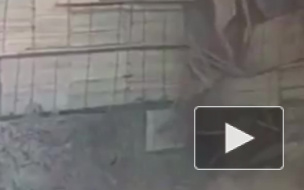 Момент обрушения дороги во Владивостоке попал на видео
