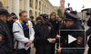 Активиста с радужным гробом задержали на Невском проспекте