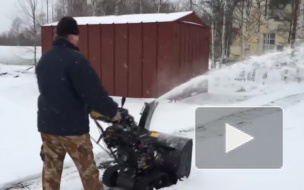 Воры решили подготовиться к зиме и украли две снегоуборочные машины на Софийской