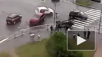 На видео попало ДТП с перевертышем на перекрёстке Блюхера