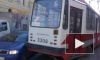 На Боткинской улице трамвай со скрежетом сошел с рельсов, вывернутые наружу колеса с трудом поставили обратно