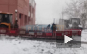 В Колпино устраняют последствия коммунальной аварии