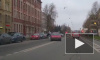 Ненормальный мужчина бросился под автомобиль на Левашовском проспекте