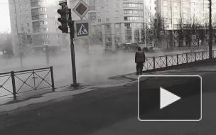"Там жуткая авария". Очевидец показал последствия прорыва трубы на проспекте Художников