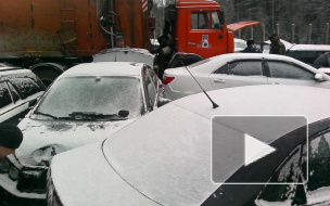 На трассе в Ленинградской области столкнулись 9 автомобилей