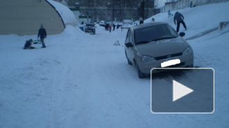 Уфа: ребенок скатился на санках под автомобиль 