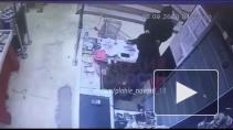 Российский кассир отбился от грабителей жвачкой