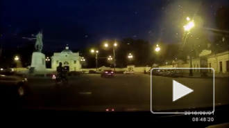 Мотоциклист не проскочил.