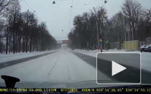 На проспекте Обуховской обороны лоб в лоб встретились Lexus RX и Mercedes Sprinter