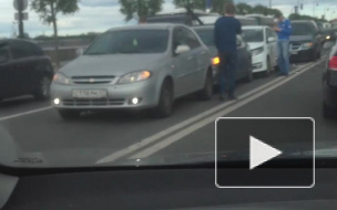 На Дворцовой собрался паровозик: "Яндекс.Такси" лишилось бампера