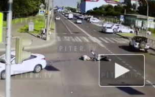 Автомобилист сбил девушку на мотоцикле рядом с парком 300-летия