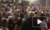 Пуэрто-Рико: Трамп закидал толпу бумажными полотенцами