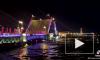 Ночью на Дворцовой набережной собралась толпа жителей Петербурга и туристов