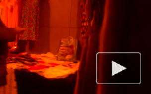 У метро "Купчино" незнакомец столкнул с лестницы и ограбил приезжую