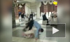 Видео: в Астрахани танцор лезгинки сбил с ног девочку во время сальто