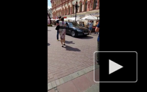 Видео избиения девушки экс-чиновником на Арбате доказало его хулиганские побуждения