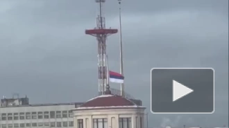 Работники Администрации Калининского района забыли порядок цветов российского флага