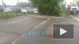 Видео: на Ворошилова из-за сильного ветра на тротуар ...