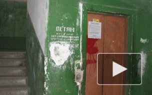 Юноша напал на женщину в лифте и трижды ударил ее камнем, пытаясь отобрать деньги