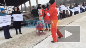 Видео: жители Кудрово устроили в парке пикет 