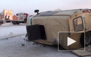 В Новосибирске перевернулся инкассаторский автомобиль