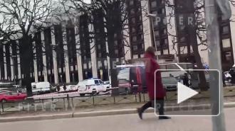 Подробности: полицейские Петербурга разыскивают ищет мужчину, ранившего ножом двух человек